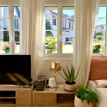 New Very Big Wonderful T3 -5 Min Walking From ! Apartamento